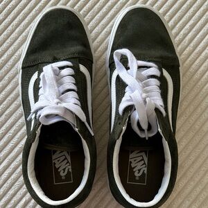 Vans Sneakers Old Skool Pig Suede in the Grape Leaf Colorway Unisex